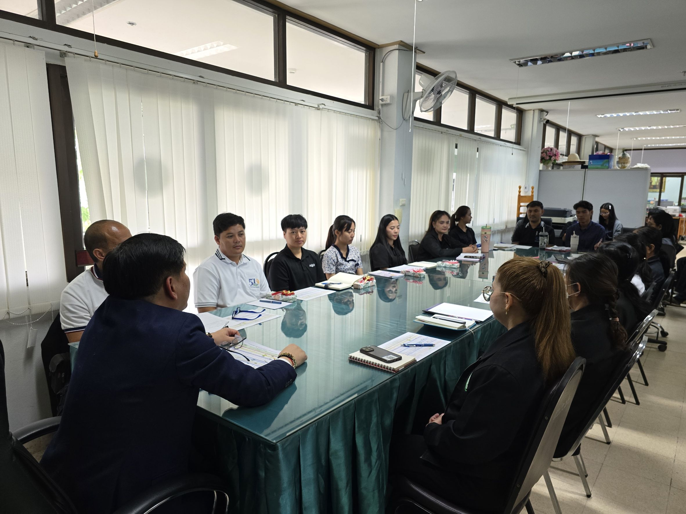 title - วันที่ 9 มิถุนายน 2569 นายวิทูล ประดิษฐบุญ ปฏิรูปที่ดินจังหวัดปราจีนบุรี ได้มอบนโยบาย ของรัฐมนตรีช่วยว่าการกระทรวงเกษตรและสหกรณ์ พร้อมทั้งชี้แจงแนวทางการปฏิบัติงาน แก่บุคลากรในสังกัด โดยได้ร่วมรับฟังปัญหา อุปสรรค และหารือแนวทางการขับเคลื่อนภารกิจตามแผนงานและโครงการประจำปีงบประมาณ พ.ศ. 2569